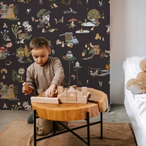 Papier peint avec des animaux de la forêt en personnages vivant dans un village bucolique sur fond noir.