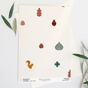 Echantillon du motif Beaussiet épuré avec ses petits animaux de la forêt sur un fond beige, le tout dans des tons de couleurs d'automne.